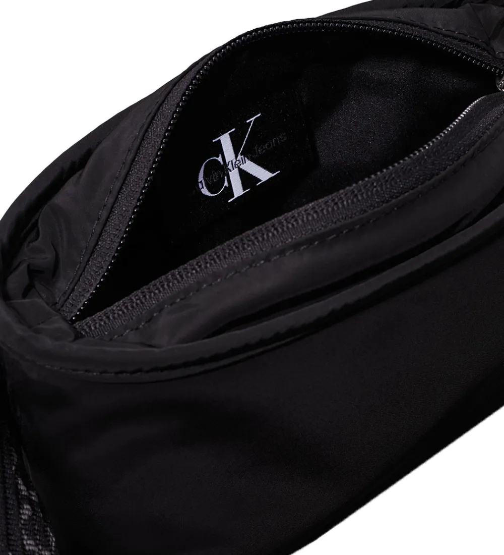 Senge|Pusletasker-Calvin Klein Pusletaske - Messenger - Sort m. Logoer