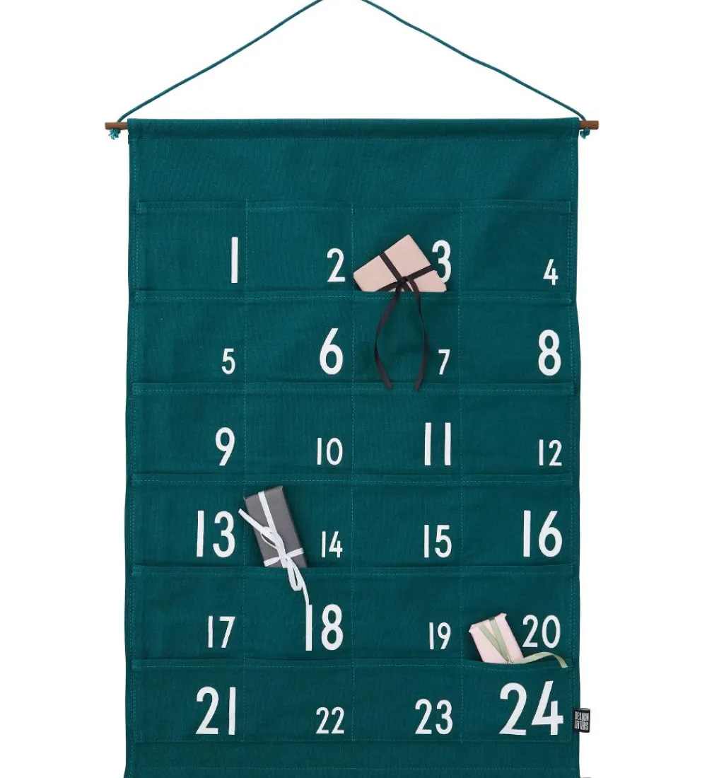 Julekalender-Design Letters Julekalender - 73 cm - Mørkegrøn