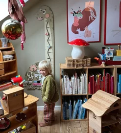 Hemmingsen Kids Babylegetøj|Aktivitetslegetøj*Aktivitetstavle m. Højdemåler - Langhals - 135cm