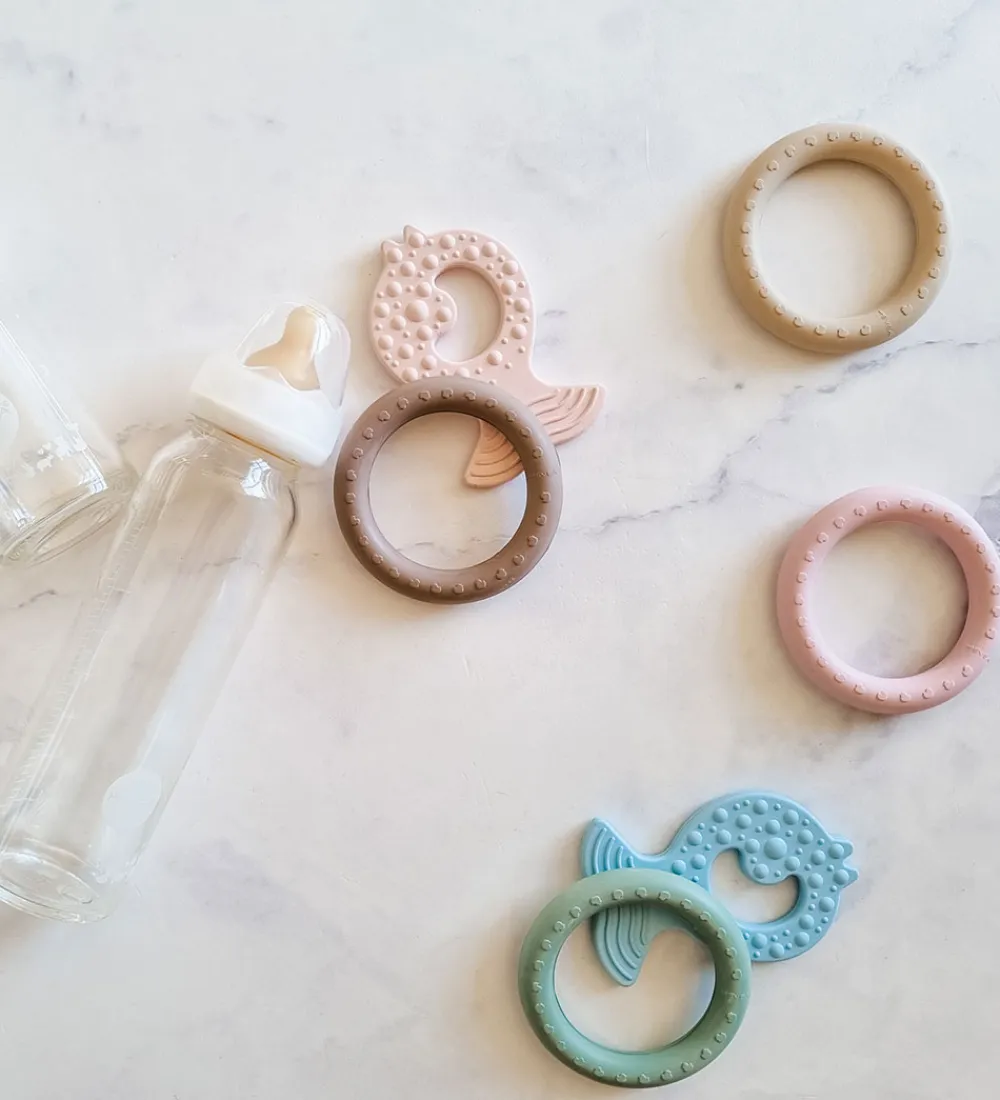 Bideringe|Babylegetøj-Hevea Bideringe - 2-pak - Powder Pink & Tan Beige