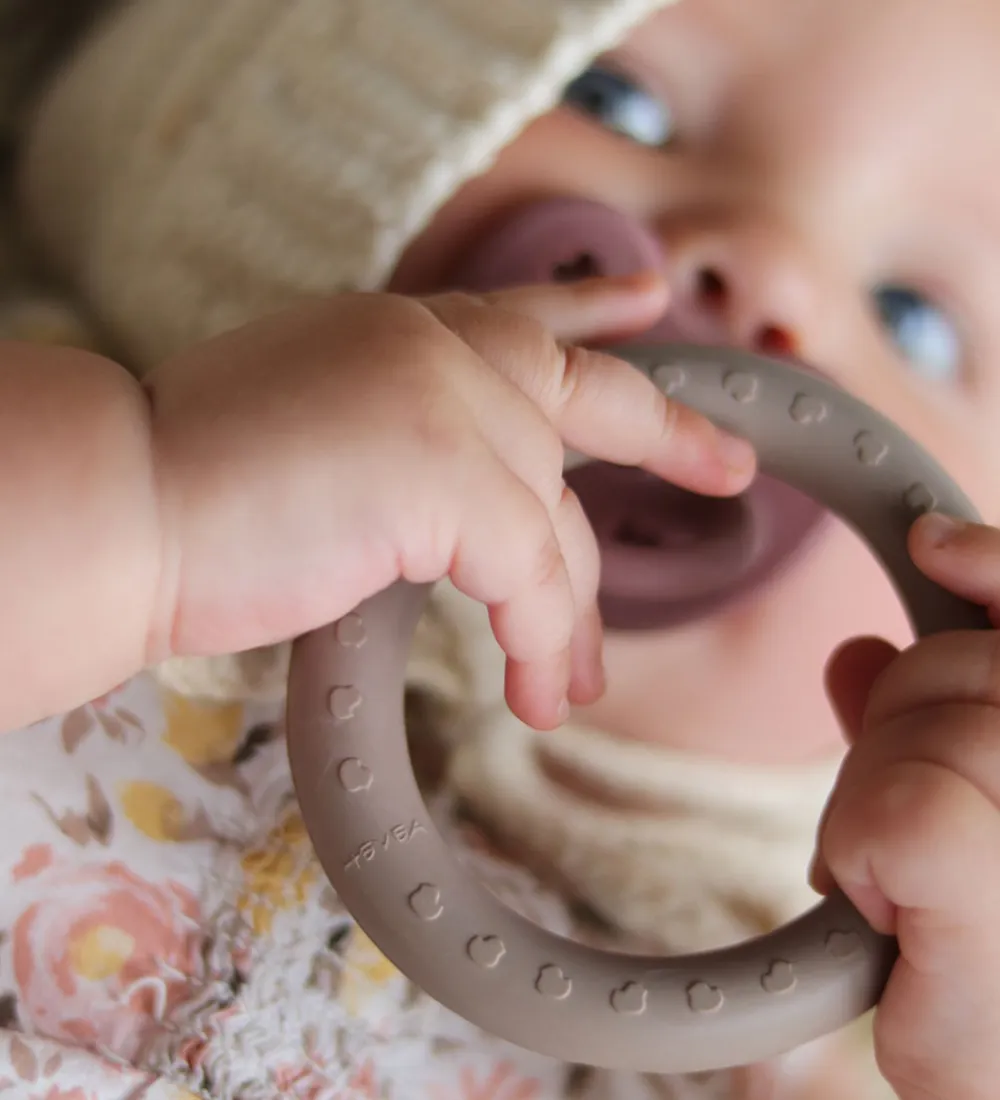 Bideringe|Babylegetøj-Hevea Bideringe - 2-pak - Powder Pink & Tan Beige