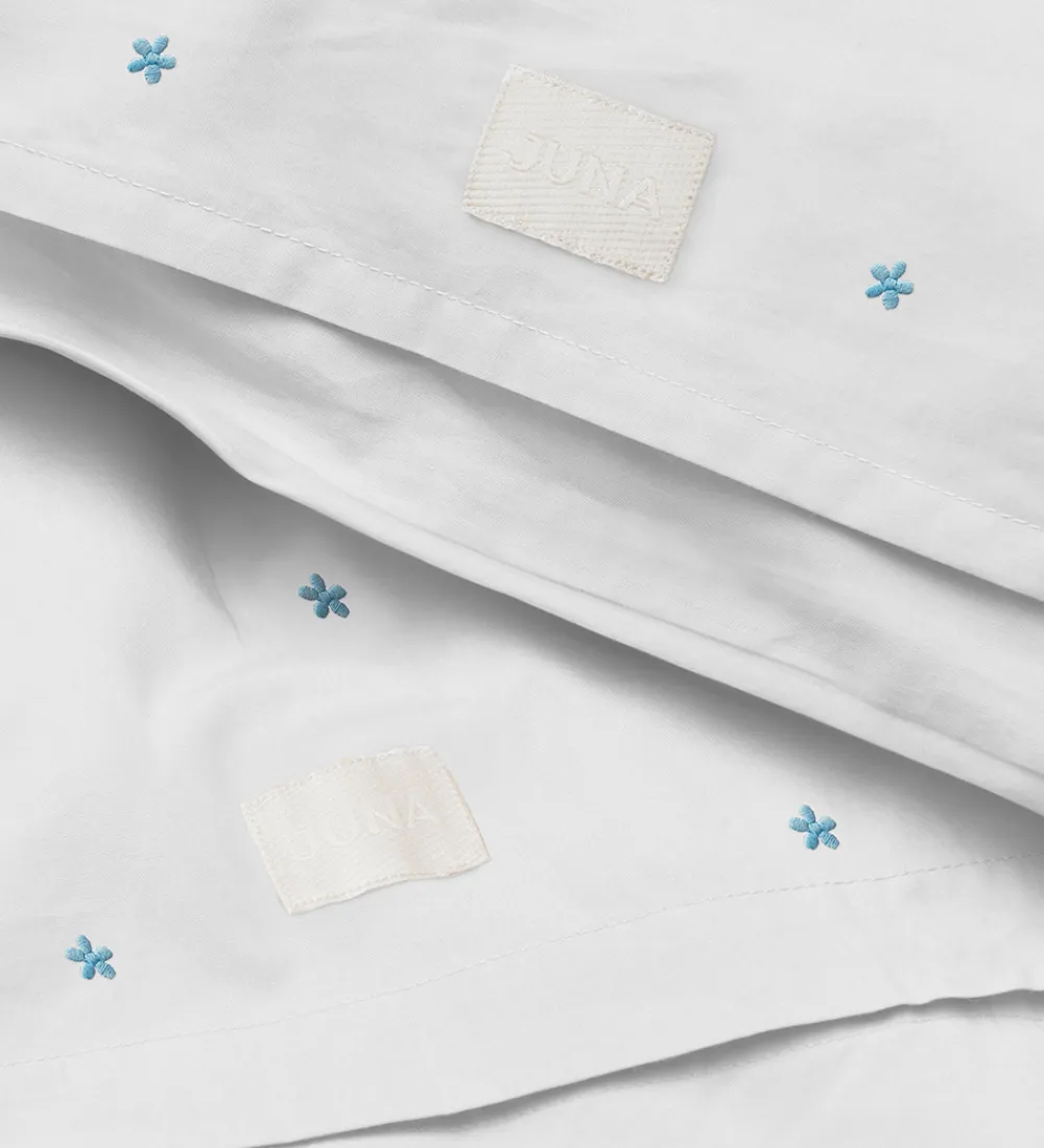 Juna Sengetøj*Sengetøj - Daisy - Baby - Hvid/ Lyseblå