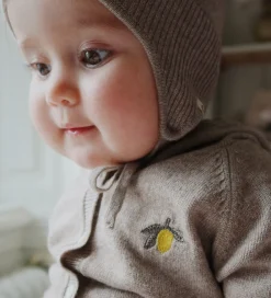 Konges Sløjd Babyhjelme*Babyhjelm - Uld - Strik - Mattou - Lysebrun