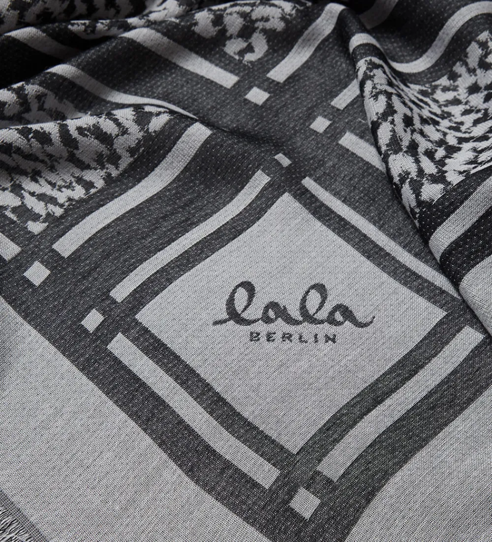 Lala Berlin Tørklæder*Tørklæde - Triangle Tilda - Swoosh Black/White