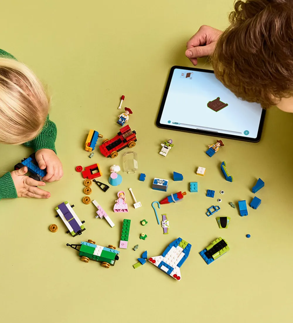 LEGO® Lego®|Konstruktionslegetøj*Disney - Toy Story-fejring: Tog og fje... 43264 - 206 Dele