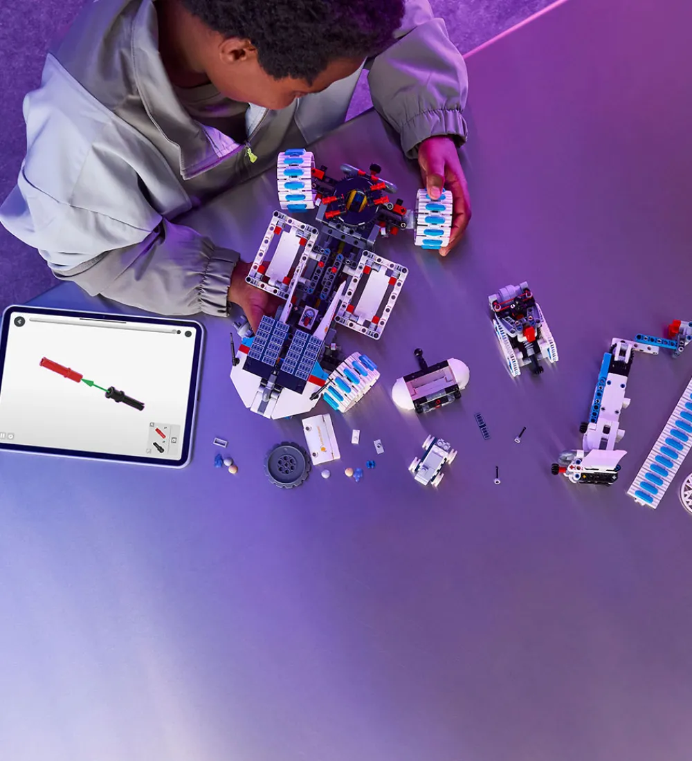 Lego®|Konstruktionslegetøj-LEGO® Technic - Lunar Outpost Månerover Rumfartøj 42211 - 1082 D