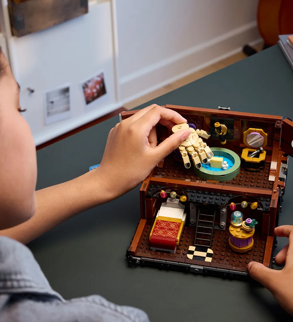 Lego®|Konstruktionslegetøj-LEGO® Wednesday - Tings Lejlighed 76785 - 828 Dele