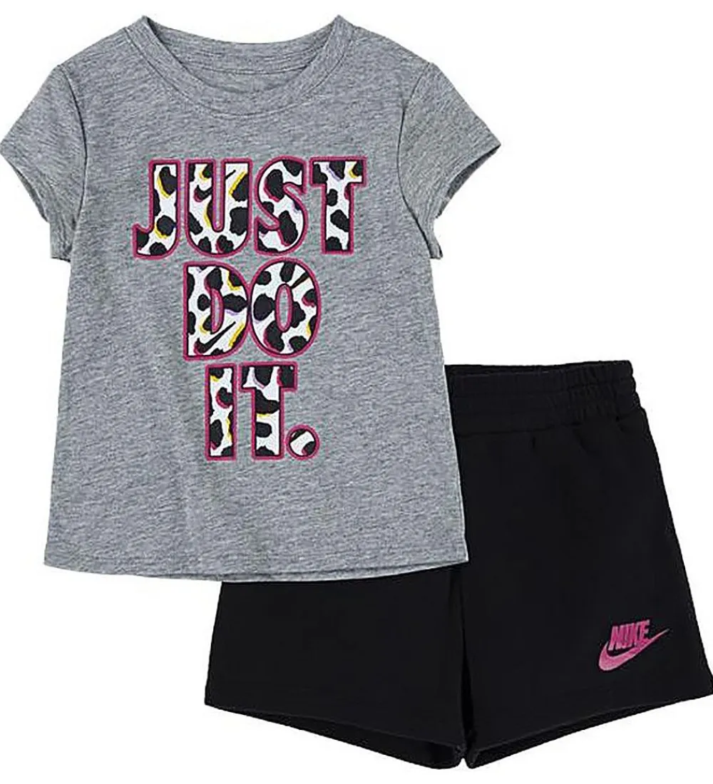 Gymnastiktøj-Nike Shortssæt - T-shirt/Shorts - On The Spot - Sort/Grå