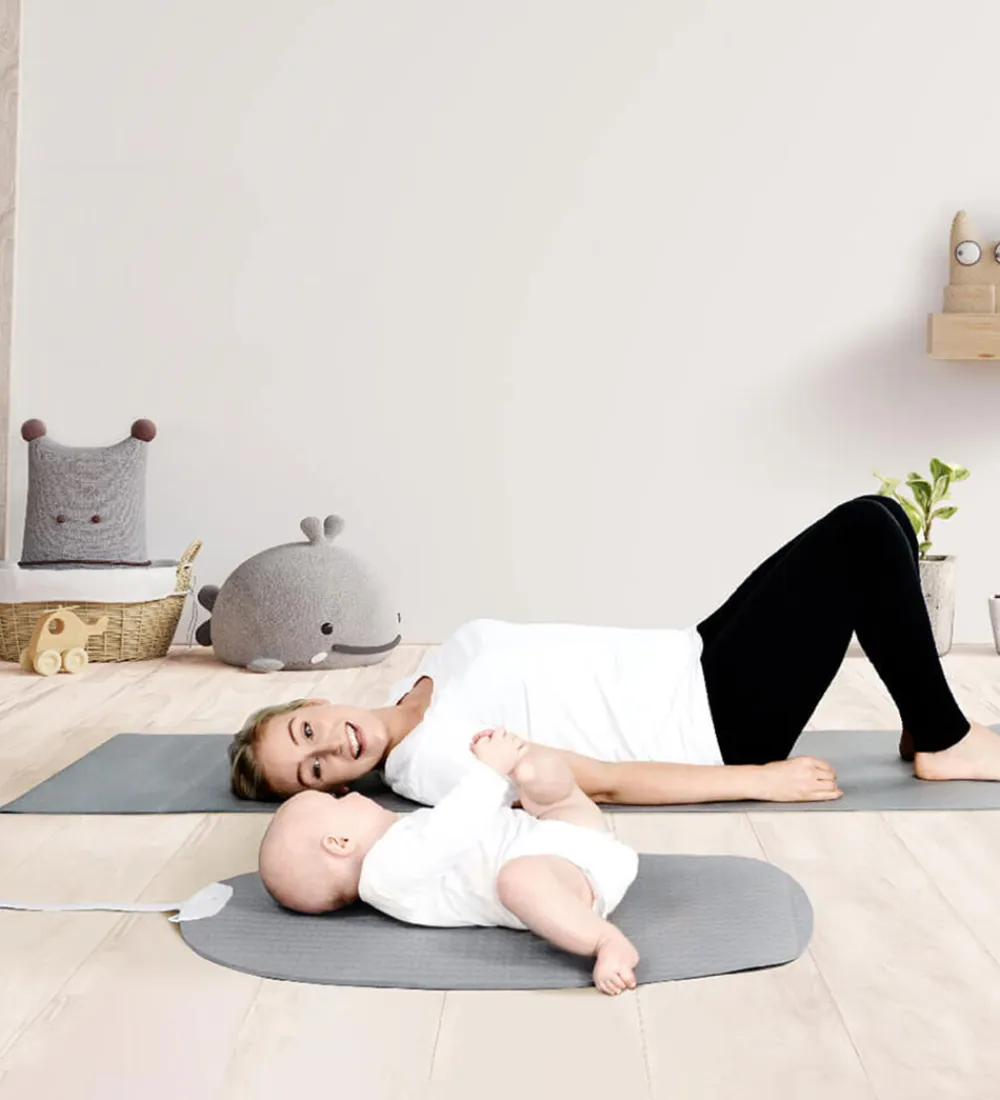 Shnuggle Puslepuder Og -Underlag*Puslemåtte - Yoga - Grå