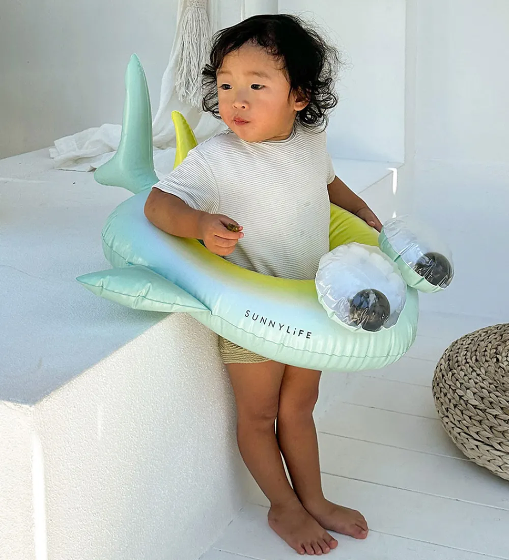 SunnyLife Strandlegetøj|Baderinge*Badering - 69x61 cm - Salty the Shark
